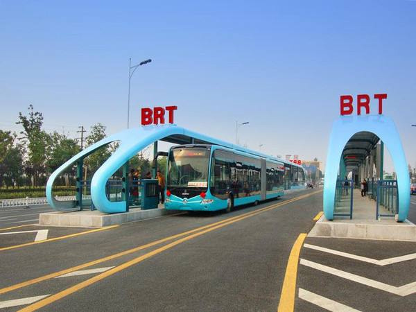 平凡的岗位上绽放华丽的乐章快速公交BRT1号线驾驶员——郜丽